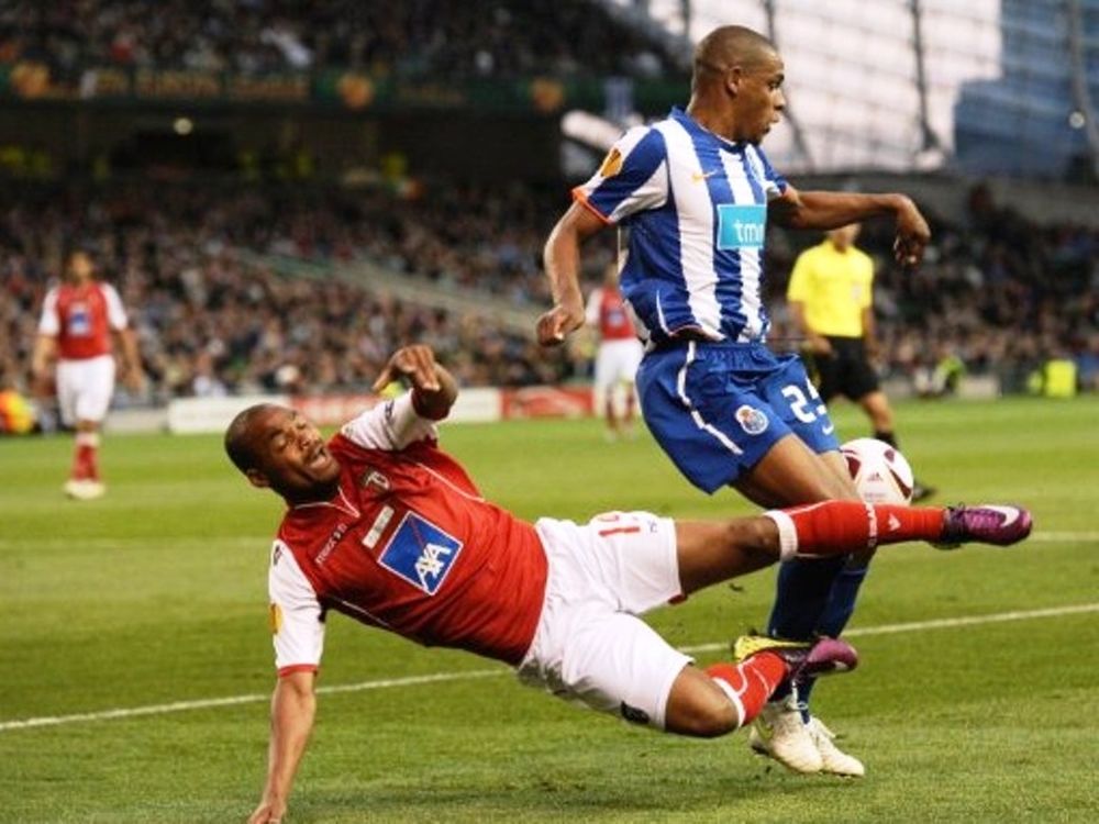 Αποχωρεί από τον Φερνάντο