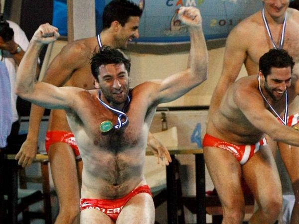 «Σαν τον τρελό του χωριού»