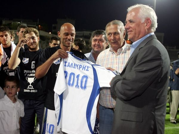 Ανοικτή πρόταση σε Καραδήμο