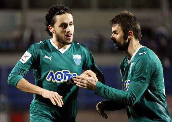 Ξεκαθαρίζει με τις ανανεώσεις