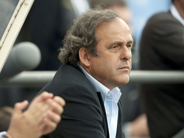 Κριτική Πλατινί σε Παρί