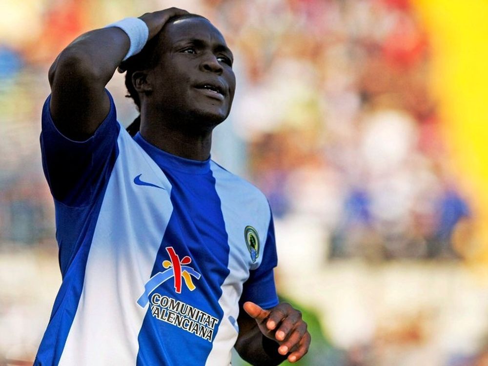 Στέλνει Ντρέντε στη Μπενφίκα 