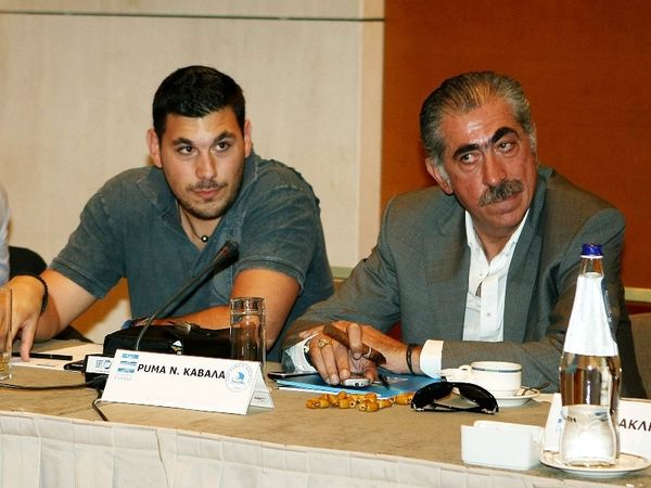 Στα άκρα για το γήπεδο