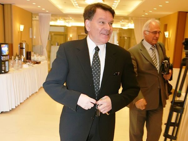 «Έστησαν ένα μαγαζί»