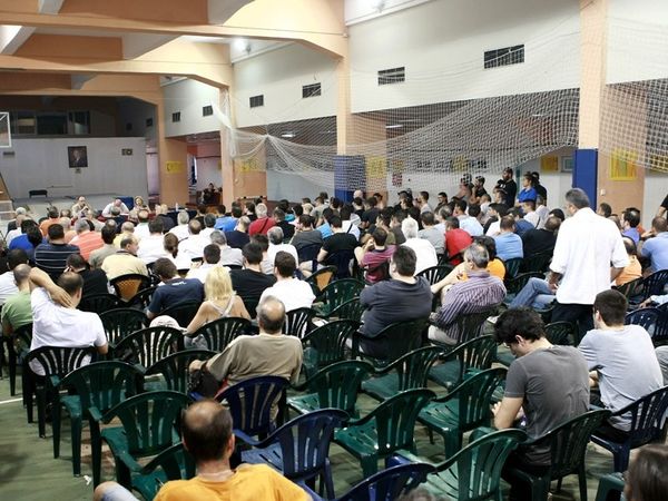 Στο ίδιο έργο θεατές...