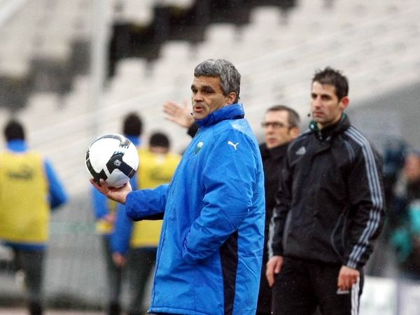 Συνεχίζει με Φαράντο