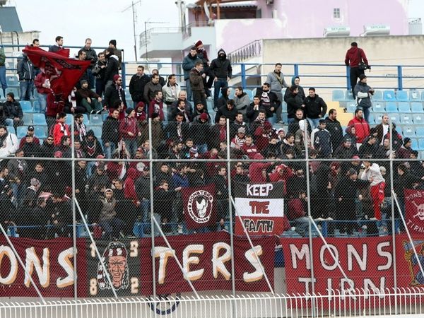 Βγαίνουν στους δρόμους