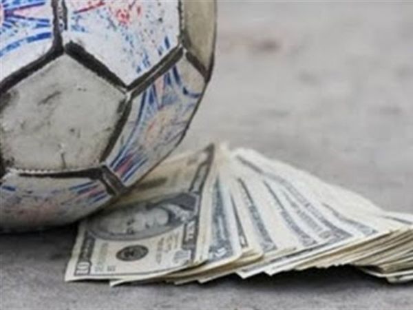 Μαζί τα φάγανε: οι (απατ)αιώνιοι και τα τσιράκια τους