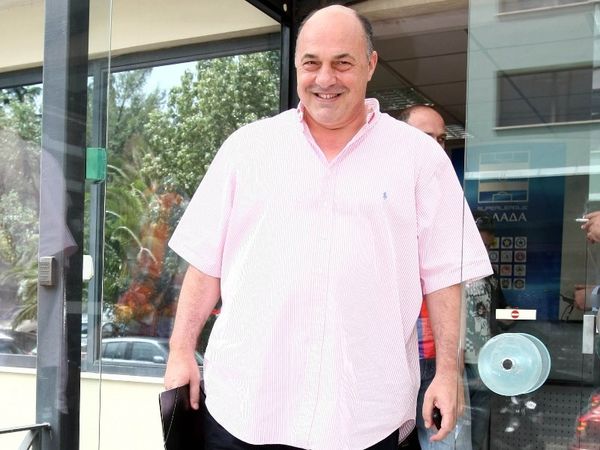 Μπέος: «Πήρες… χαρτάκι»