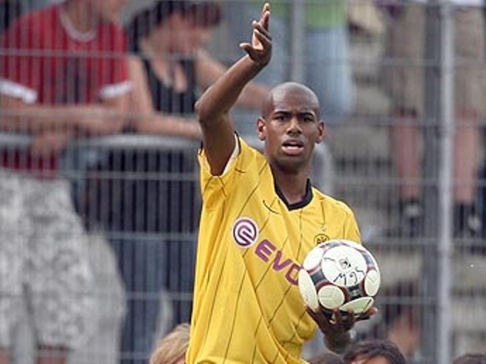 Συνεχίζει με Σαντάνα