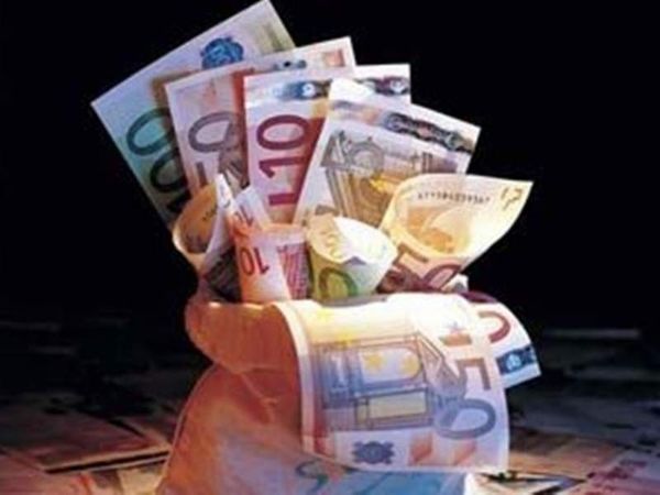 Μοίρασε λεφτά το bettv