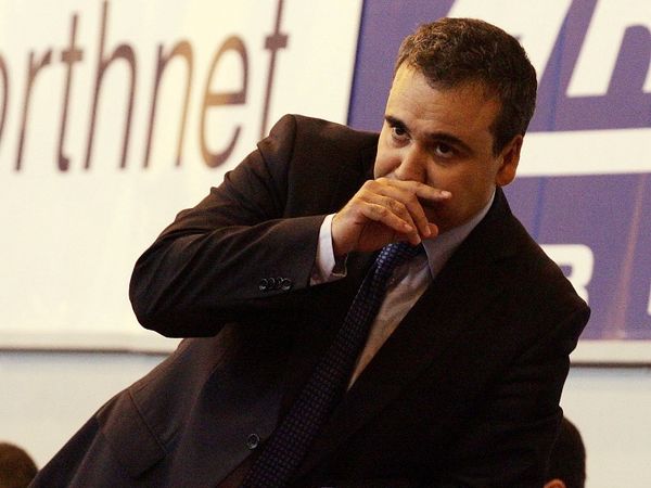 Σε δίλημμα ο Φλεβαράκης