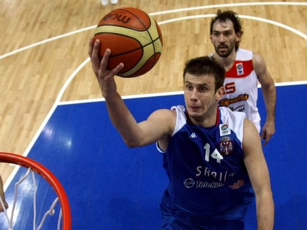 Το ψάχνει για Βελίτσκοβιτς