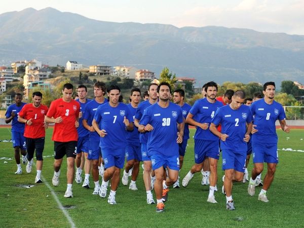 Στο ακουστικό για Βελάσκεζ-Αρμάνι