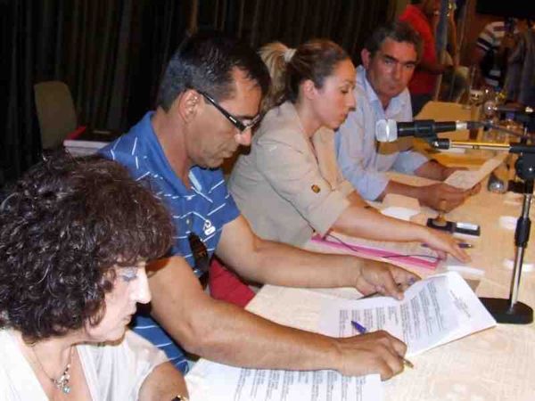 Εμπιστοσύνη σε Παπακωνσταντίνου