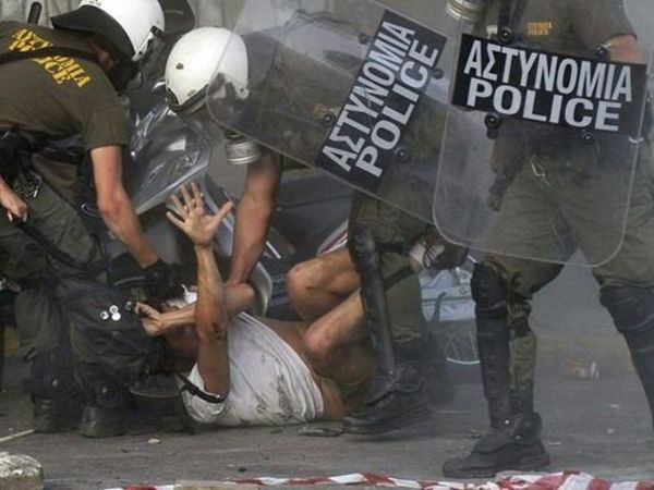 «Εποχές καταλυμένης Δημοκρατίας»