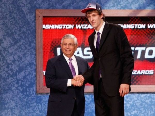 Βέσελι: «Περιμένω πως και πως»