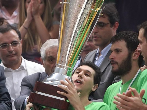 Κορυφαίος αμυντικός ο Διαμαντίδης