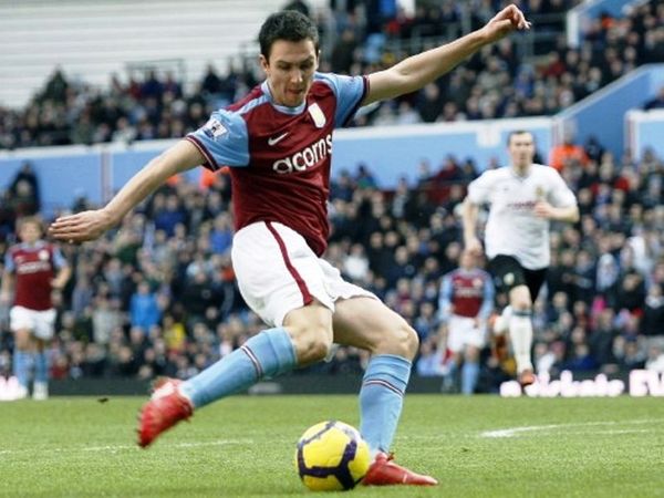 Άκυρο σε Λίβερπουλ από Βίλα