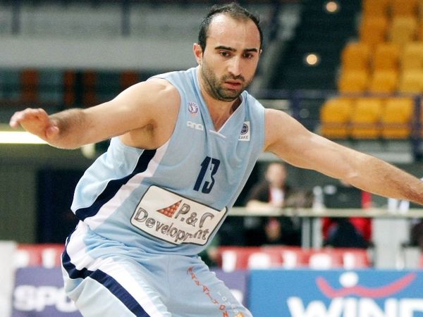 «Κυανέρυθρος» ο Τσάμης