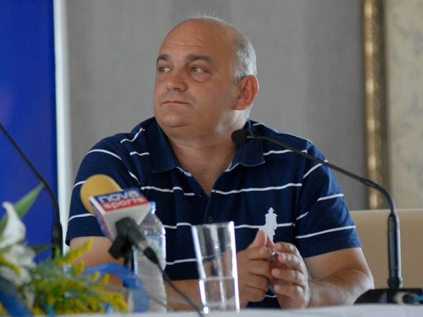 Μάκης Μπελεβώνης