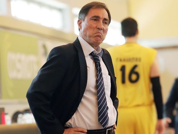 Αποφασίζουν για προπονητή!