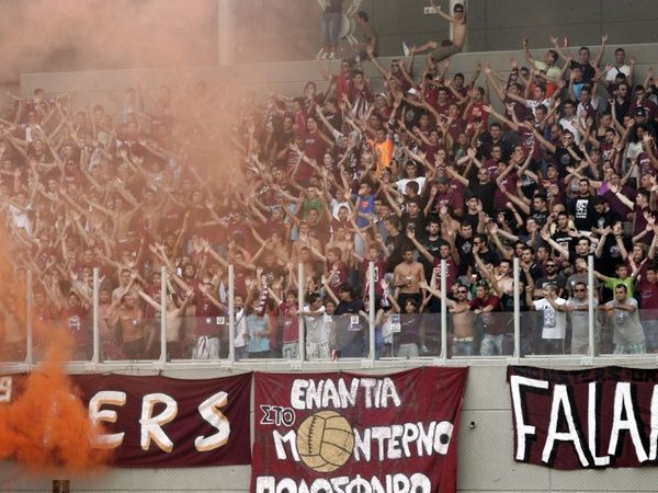 Οργή λαού στη Λάρισα (pics)