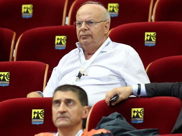 «Κοιτούν το συμφέρον τους»