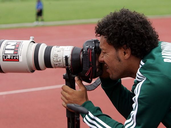 Ο Κλέιτον σε ρόλο φωτογράφου