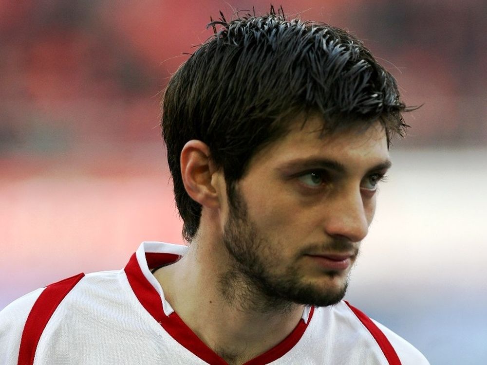 Επικοινωνιακή ρελάνς με ευχές για ουσία