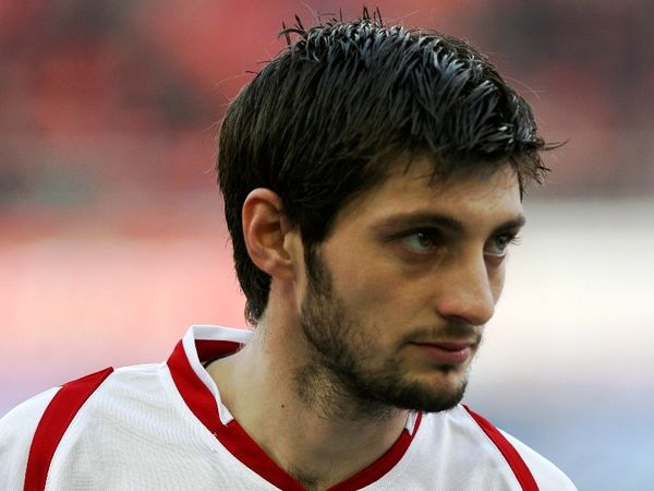 Επικοινωνιακή ρελάνς με ευχές για ουσία