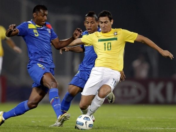 «Γλυκοκοιτάζει» τον Γκάνσο!