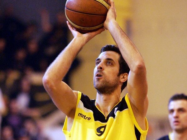 Ανανεώνει ο Χατζής