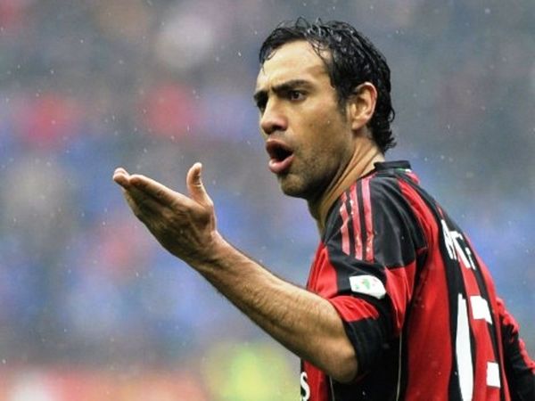 Νέστα: «Δεν αποχωρώ»