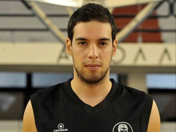 Μένει ο Π. Καπερώνης