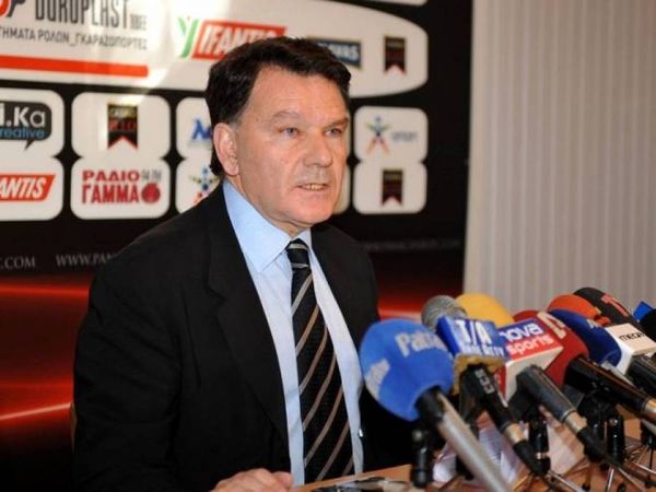 Στο βήμα ο Κούγιας