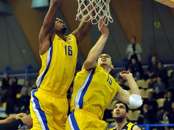 Κοντά σε τέσσερις το Περιστέρι