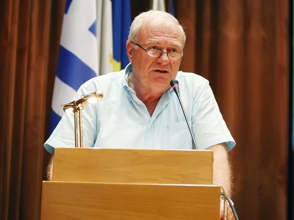 «Είστε λίγος, παραιτηθείτε»