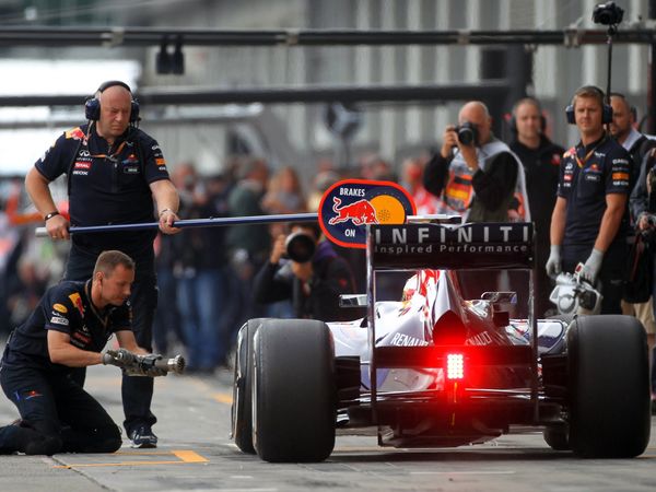 O Βέμπερ μπροστά 