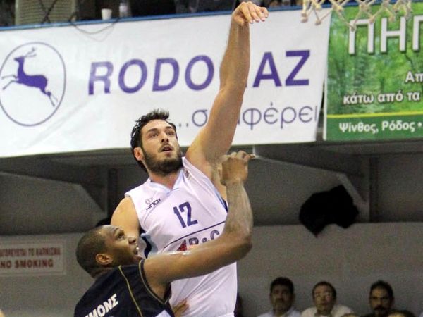 Θέλει Κώστα Χαρίση