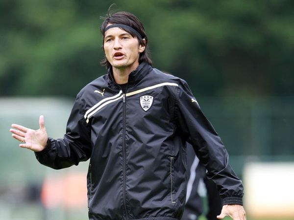 Μετράνε αντίστροφα Ίβιτς, Φωτάκης