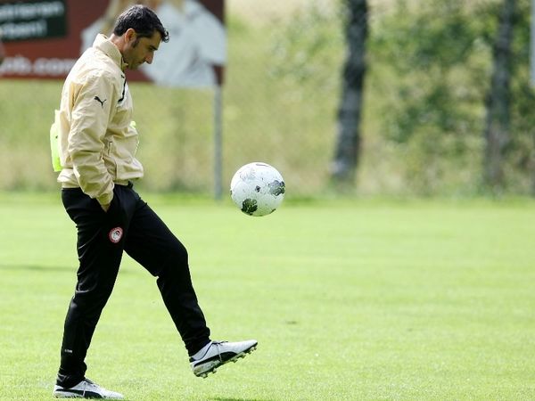 Η μπάλα στον Ερνέστο!