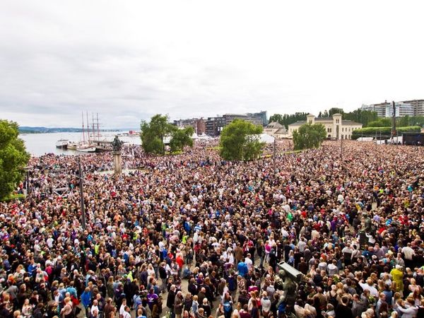  Χιλιάδες στην πορεία στο Όσλο