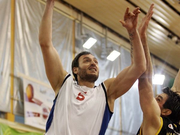 Ανανεώνει ο Αγαδάκος
