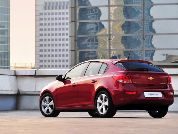 Στην Ελλάδα το 5θυρο Cruze