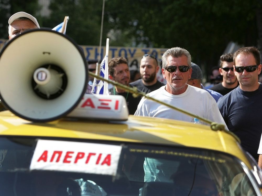 Ανυποχώρητοι οι ιδιοκτήτες ταξί
