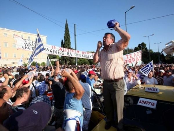 Στα «χαρακώματα» με τα ταξί!