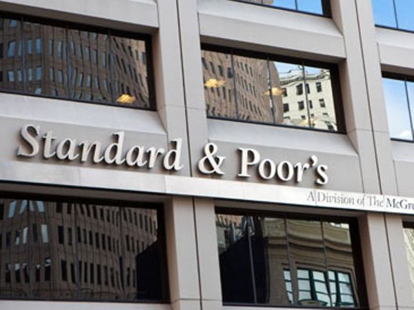 Υποβάθμιση από Standard and Poor’s