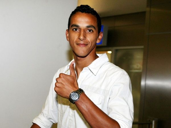 Υπογράφει ο Ζεκά