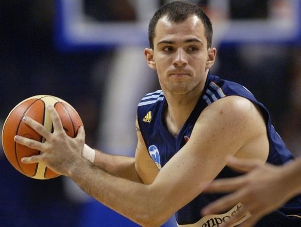 Παρακολουθεί Σέζικ